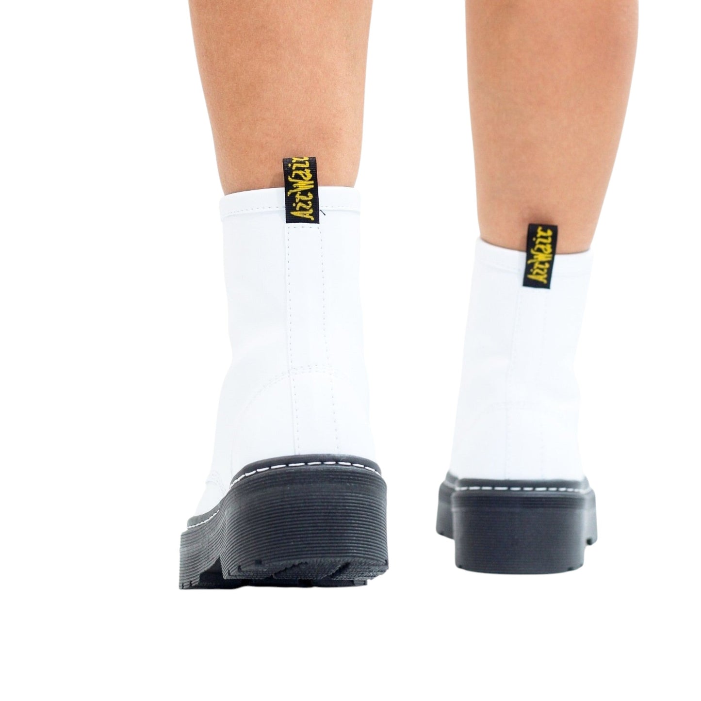 BOTA DR MARTEENS PLATAFORMA Y CORDON BASE CUERO BLANCO