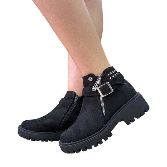 BOTIN PLANO 2705 GAMUZA NEGRO (CORREA Y TACHES)