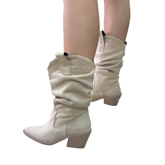 Bota Texana Perla Color Beige – Caña Media Tipo Cosako y Tacón de 5.5 cm