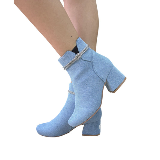 Botín Ximena Denim – Punta Redonda, Tacón 5.5 cm azul