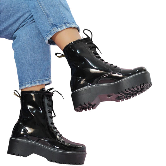 BOTIN PLANO CORDONES DR MARTIN PLATAFORMA NEGRO SUELA 4.0 CM