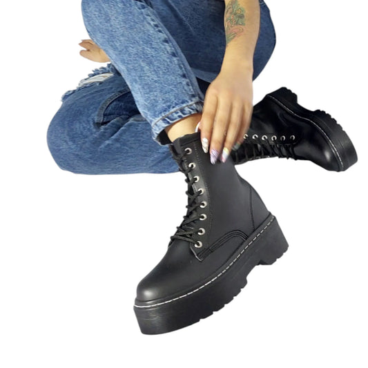 BOTIN PLANO CORDONES DR MARTIN PLATAFORMA NEGRO SUELA 4.0 CM