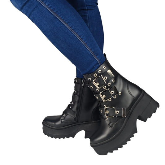 BOTIN PLANO CORDONES METACHA NEGRO CON HEBILLA