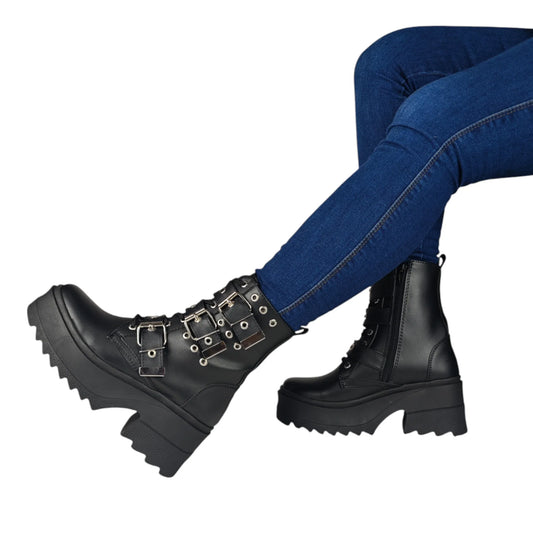 BOTIN PLANO CORDONES METACHA NEGRO CON HEBILLA