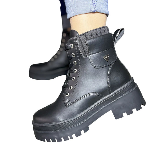 BOTIN PLANO CORDONES SOFY NEGRO CON CREMALLERA
