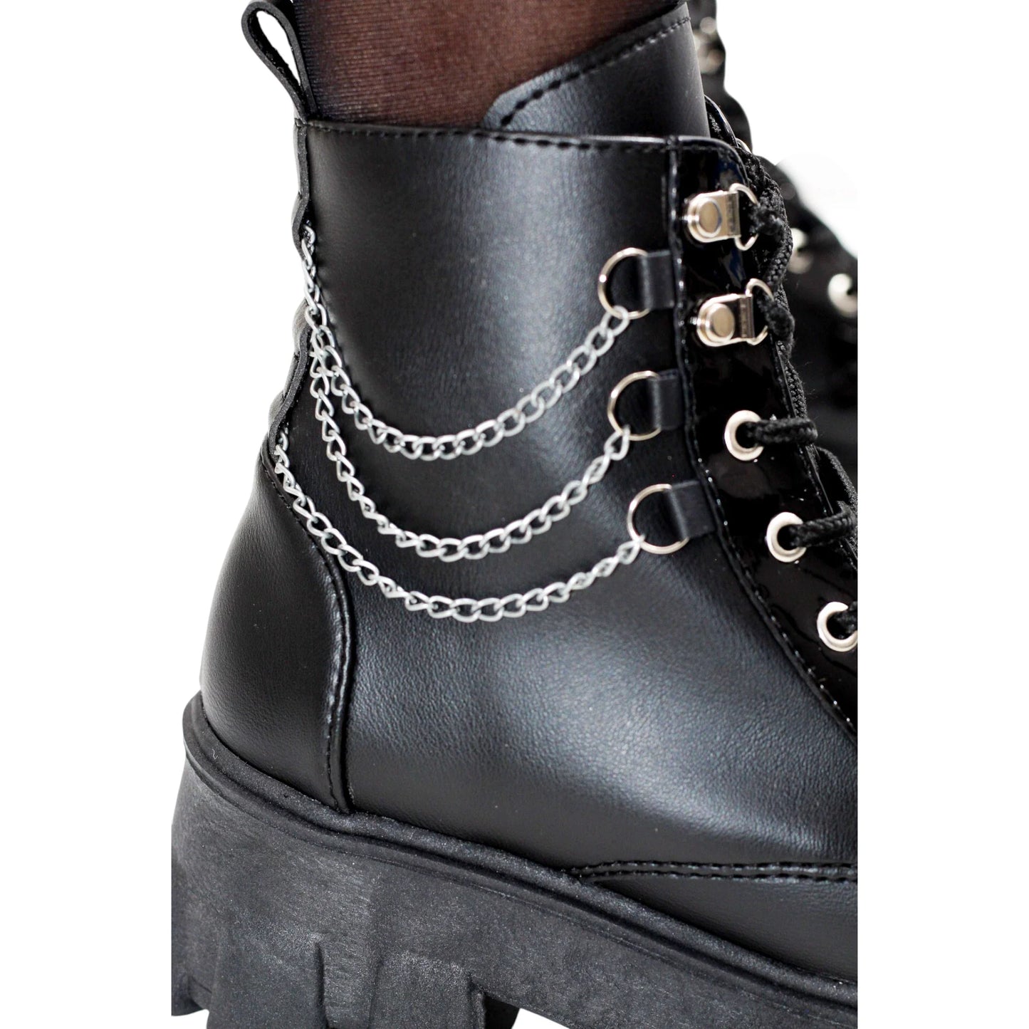 BOTIN PLANO CORDONES SUECIA NEGRO CON CADENA