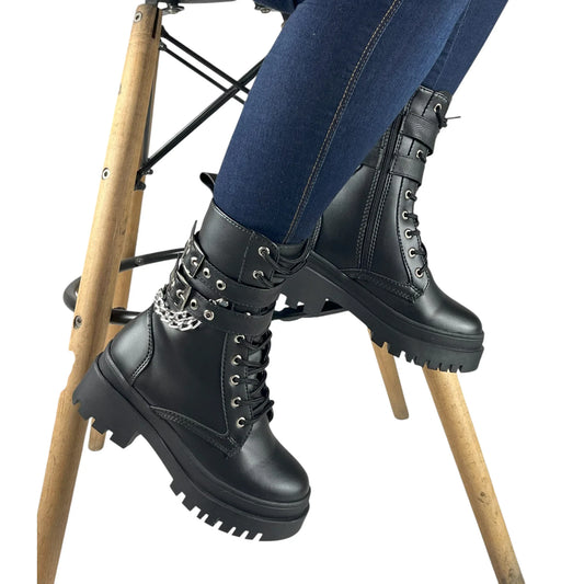 BOTIN PLANO CORDONES SUSANA NEGRO CON CADENA
