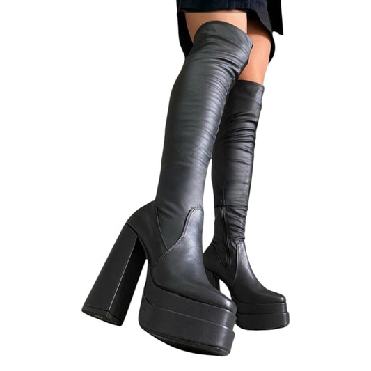Bota extralarga Negra acabado tipo cuero y licra stretch Bratz