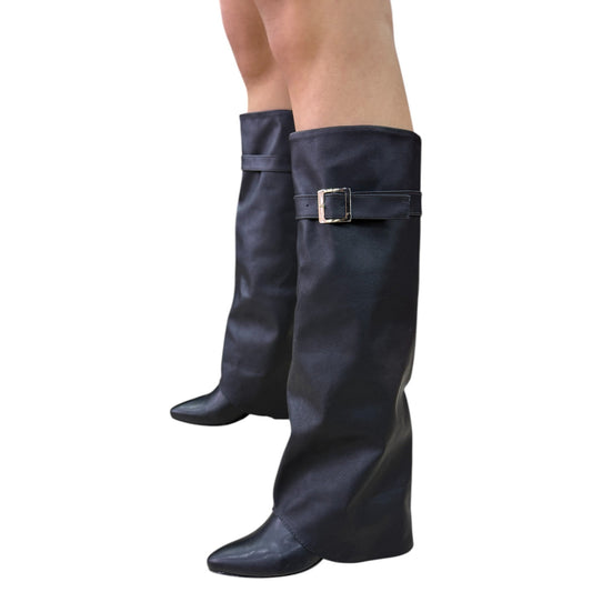Bota caña alta Negra acabado tipo cuero Kardashan