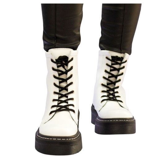 BOTA DR MARTEENS PLATAFORMA Y CORDON BASE CUERO BLANCO