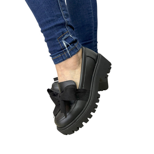 Zapato mocasín plataforma Negro acabado tipo cuero Antifaz Moño