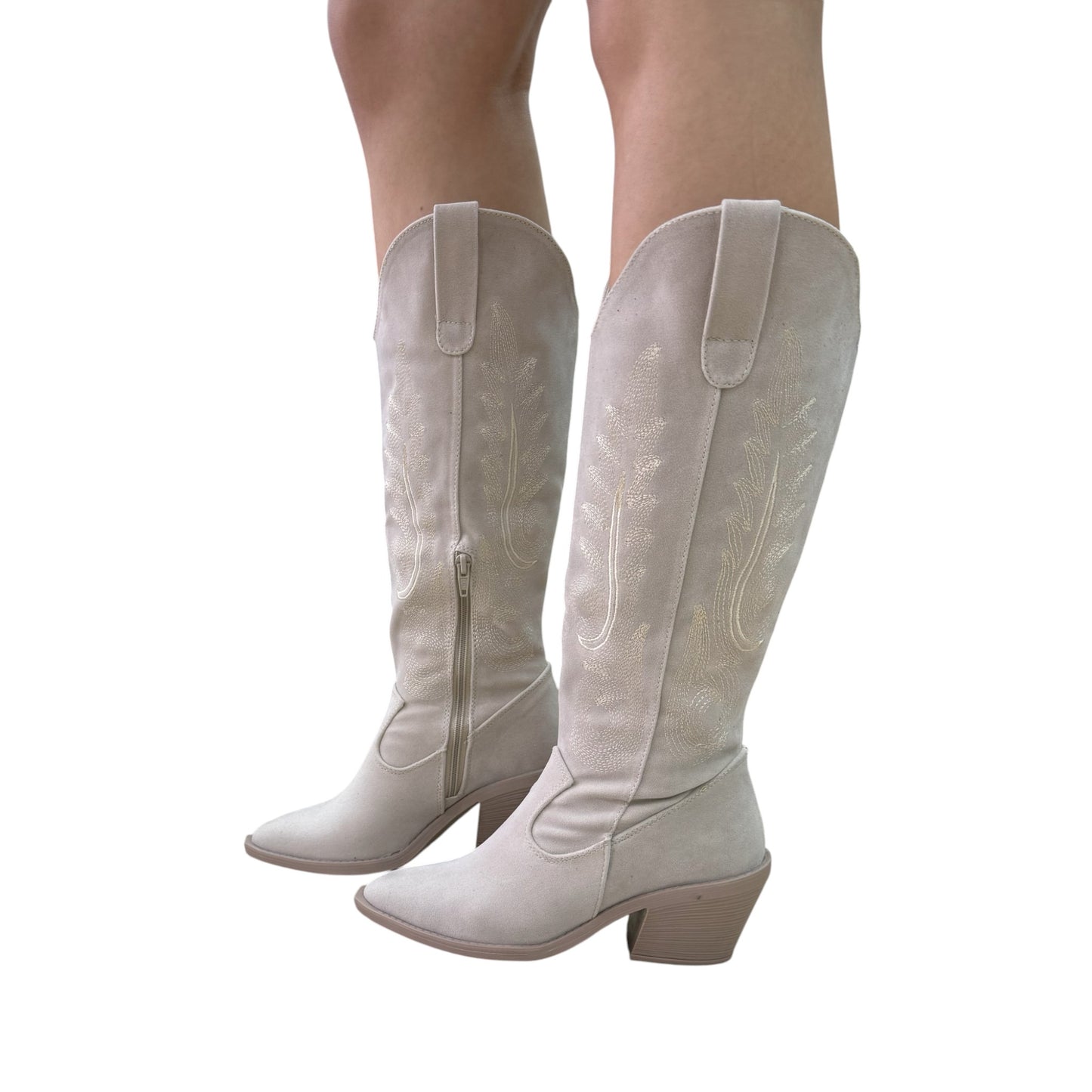 Bota Texana Caña Alta Color Almendra– Punta Fina y Tacón de 5.5 cm