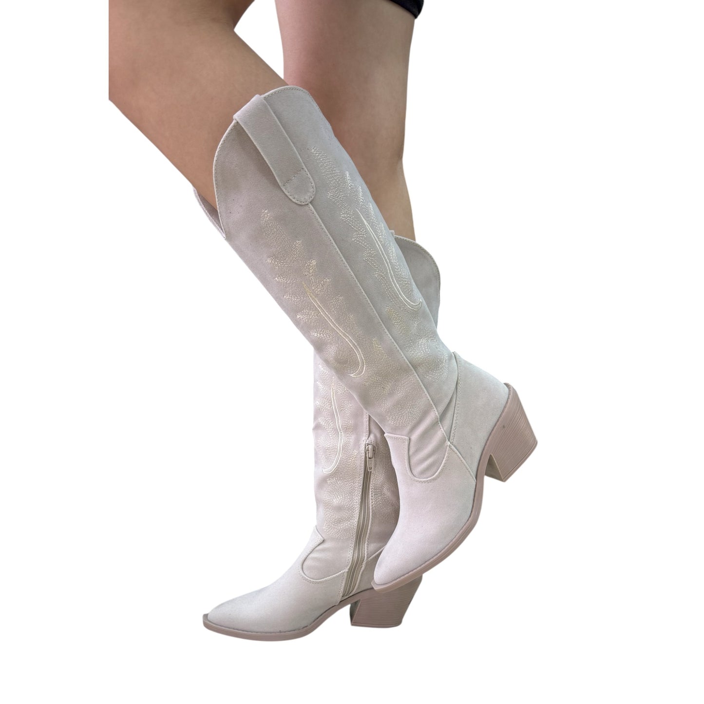 Bota Texana Caña Alta Color Almendra– Punta Fina y Tacón de 5.5 cm