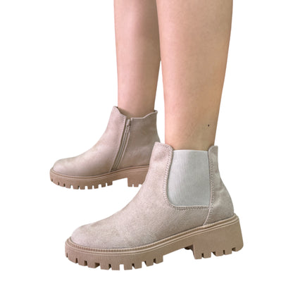 BOTIN PLANO LAURA 2 BEIGE GAMUZA CON CREMALLERA