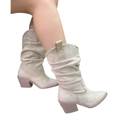Bota Texana Perla Color Beige – Caña Media Tipo Cosako y Tacón de 5.5 cm