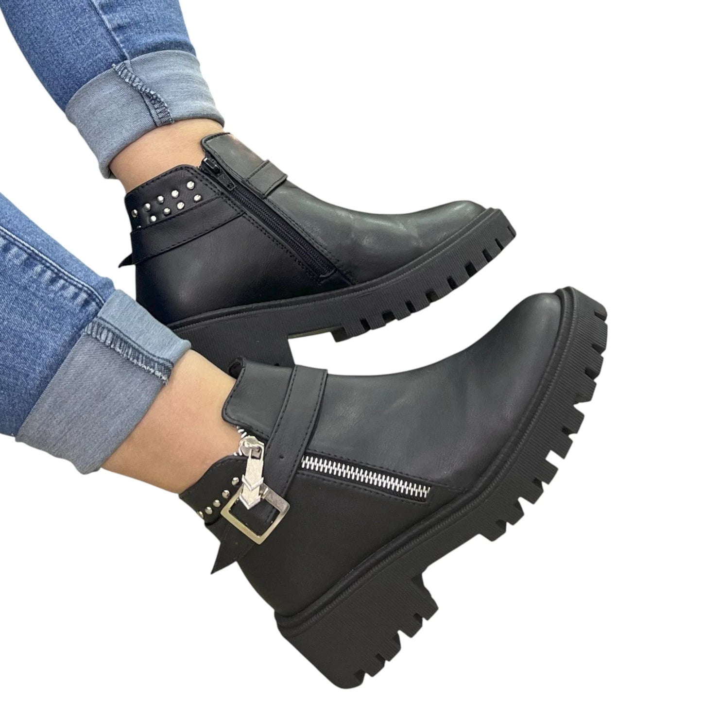 BOTIN PLANO 2705 NUEVA (CORREA Y TACHES) NEGRO CON HEBILLA