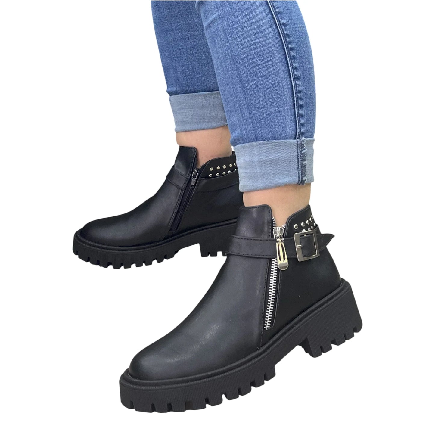 BOTIN PLANO 2705 NUEVA (CORREA Y TACHES) NEGRO CON HEBILLA