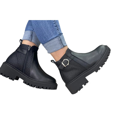 BOTÍN RENATA NEGRO CON HEBILLA Y CREMALLERA