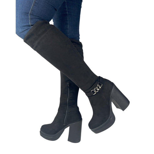 Bota caña alta Negra gamuza y licra stretch Celeste Cadena