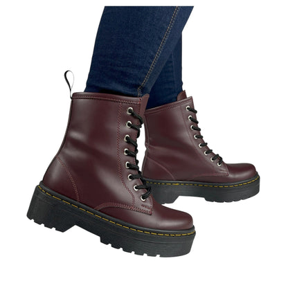 BOTA DR MARTEENS PLATAFORMA Y CORDON BASE CUERO VINOTINTO
