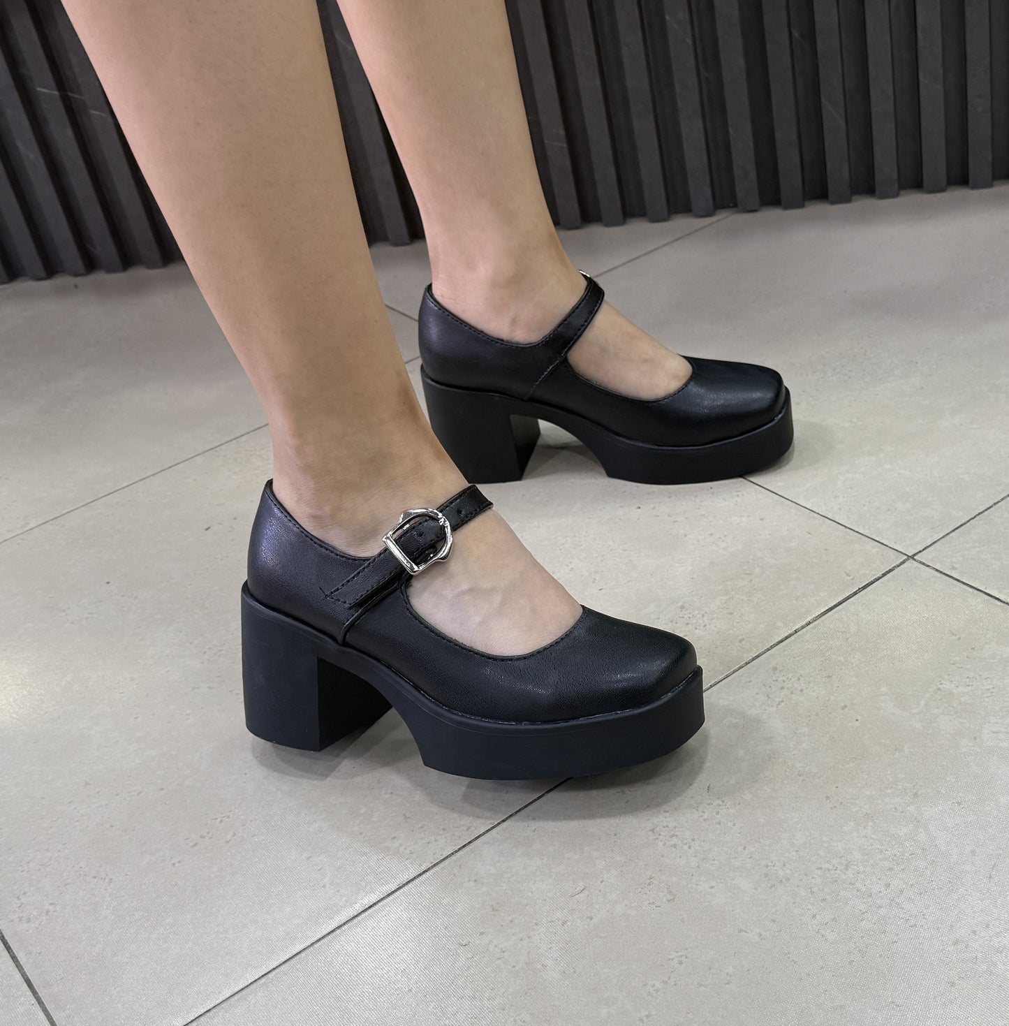 Zapato tacón 5.5 cm Negro base cuero Mafalda