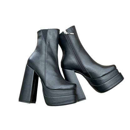 KAROL BRATZ BASE CUERO NEGRO