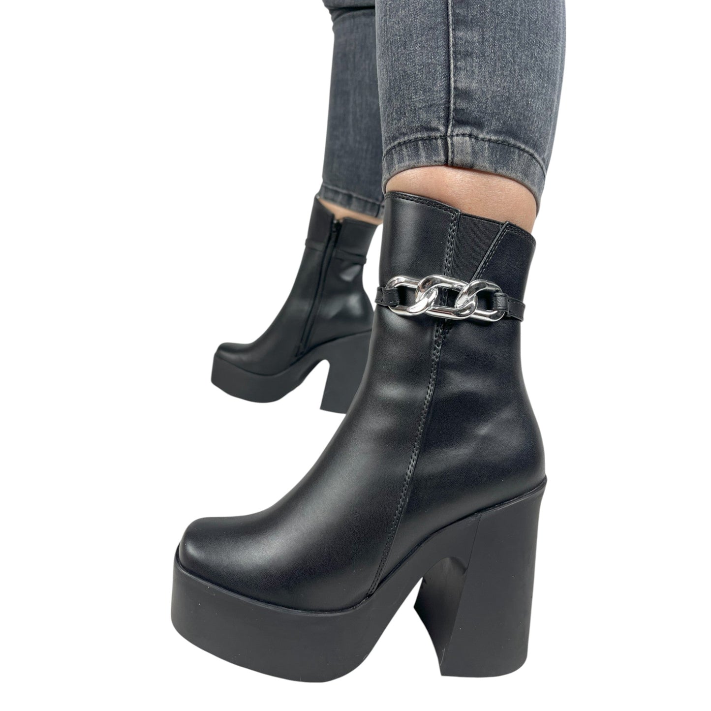 KAROL CADENA BASE CUERO NEGRO