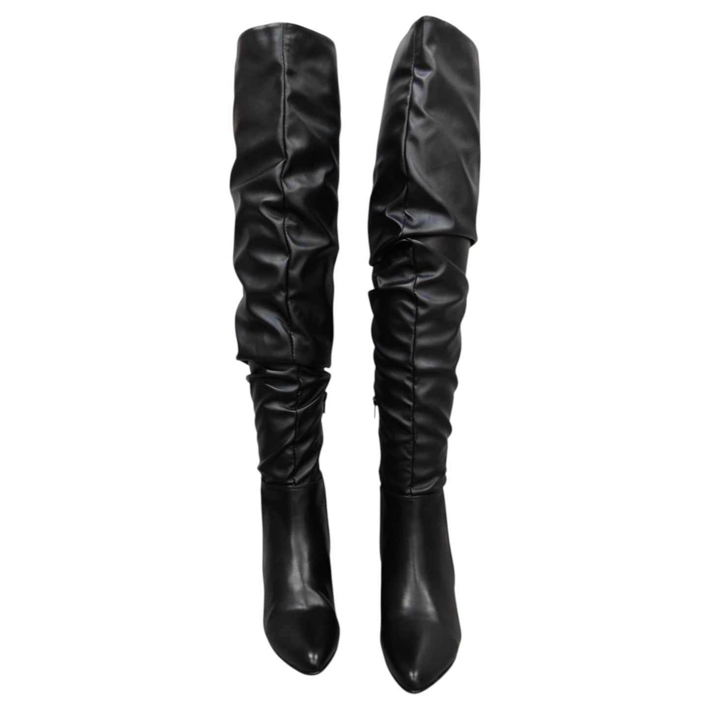 Bota extralarga Negra acabado tipo cuero Karol G
