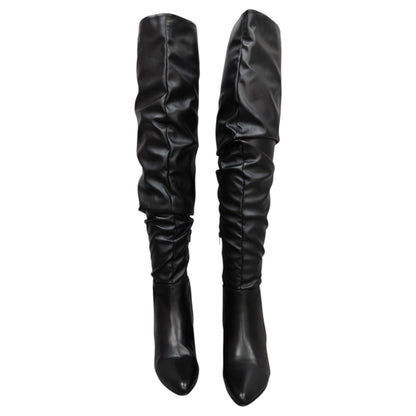 Bota extralarga Negra acabado tipo cuero Karol G