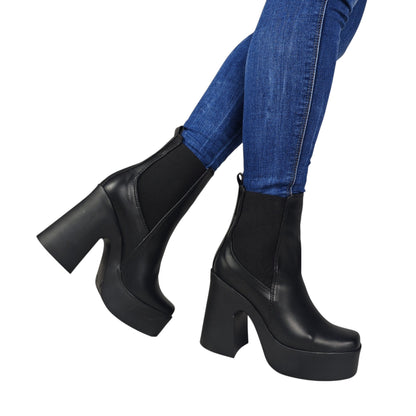LAURA PLATAFORMA BASE CUERO NEGRO
